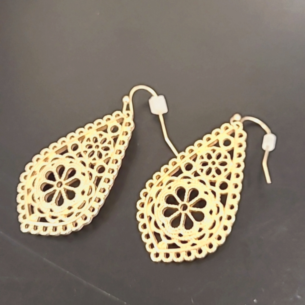 Gold Tone Teardrop Earings